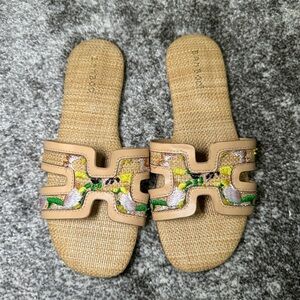 BAMBOO Tan Sandals with floral stitching